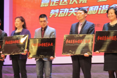 �ҏS�����L(zh��ng)�������������Ϻ������y�T(m��n)�S���ܡ��ζ��^(q��)�ڄ�(d��ng)�P(gu��n)ϵ���Cģ����I(y��)����(ji��ng)���C��(ji��ng)