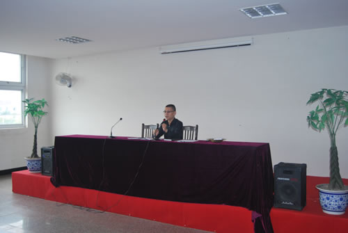 滬工董事長(zhǎng)楊猛在第二屆職工運(yùn)動(dòng)會(huì)會(huì)前動(dòng)員大會(huì)上講話