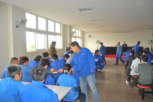 滬工第二屆職工運(yùn)動(dòng)會(huì)會(huì)前動(dòng)員大會(huì)抽簽分組儀式