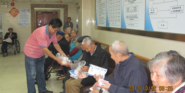 �Ϻ������y�T�S�����F�����޹�˾������ϯ���y�Aͬ־���Aͤ����Ժ�����˂��l(f��)�Ź�(ji��)�նYƷ