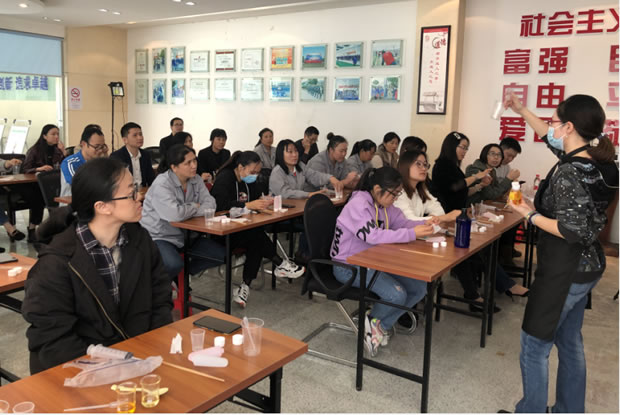 �Aͤ�(zh��n)����������M(j��n)���(xi��ng)Ŀ֮����ʮ���o(h��)��˪DIY��ӣ��D1��