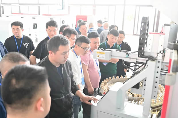 �Ϻ������y�T�S�����F�����޹�˾��h(hu��n)�ֹ�˾���S�F(xi��n)�����D4��